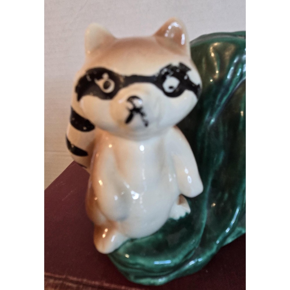Vintage Bandit-Look Raccoon Planter, pottery, green tree stump Unique - Picture 3 of 11